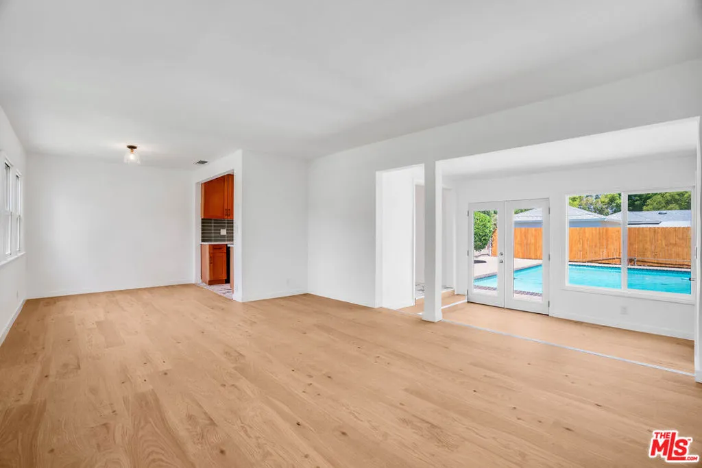 Tarzana, California 91335, United States, 3 Bedrooms Bedrooms, ,2 BathroomsBathrooms,Residential,Active,192305