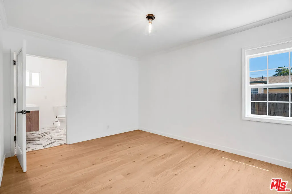 Tarzana, California 91335, United States, 3 Bedrooms Bedrooms, ,2 BathroomsBathrooms,Residential,Active,192305