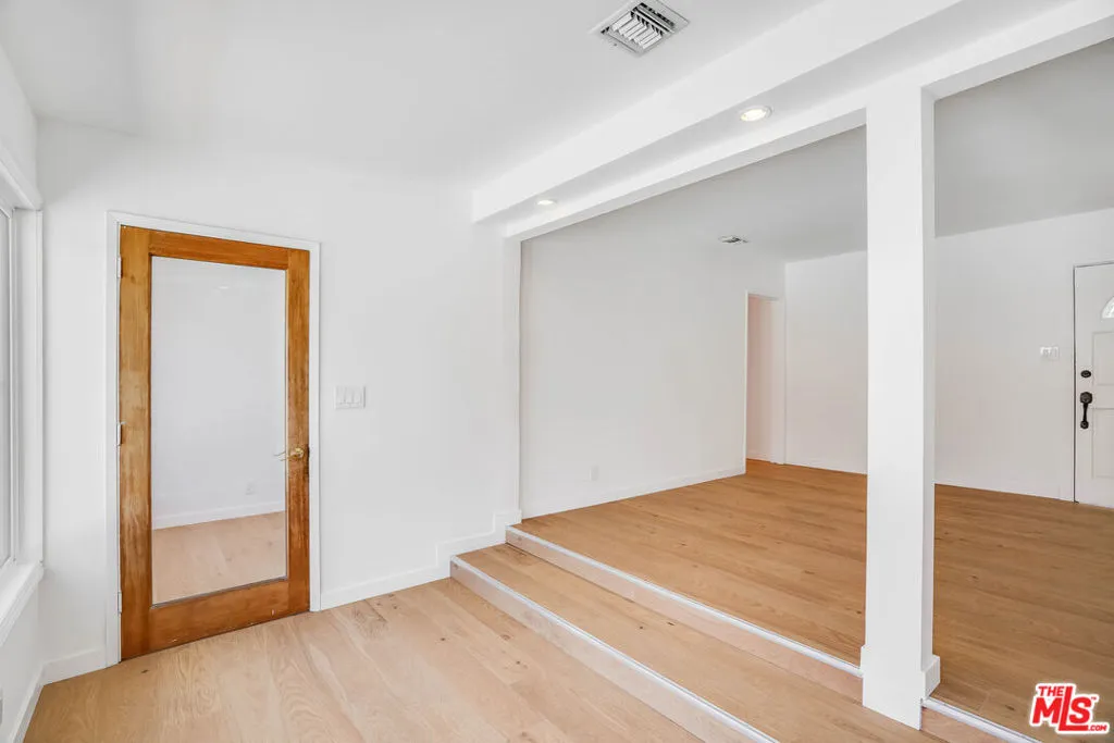 Tarzana, California 91335, United States, 3 Bedrooms Bedrooms, ,2 BathroomsBathrooms,Residential,Active,192305