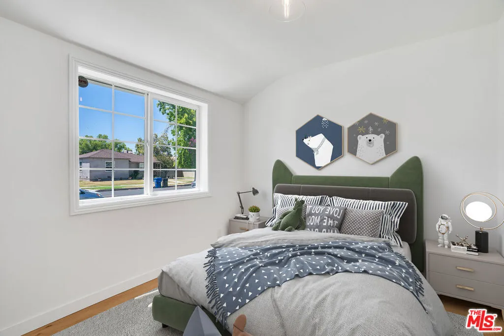 Tarzana, California 91335, United States, 3 Bedrooms Bedrooms, ,2 BathroomsBathrooms,Residential,Active,192305