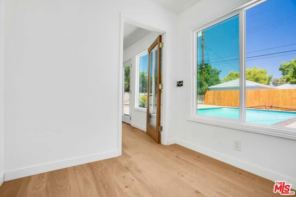 Tarzana, California 91335, United States, 3 Bedrooms Bedrooms, ,2 BathroomsBathrooms,Residential,Active,192305