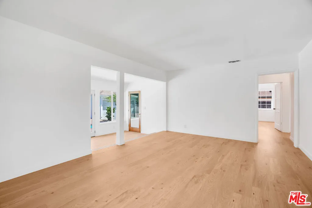 Tarzana, California 91335, United States, 3 Bedrooms Bedrooms, ,2 BathroomsBathrooms,Residential,Active,192305