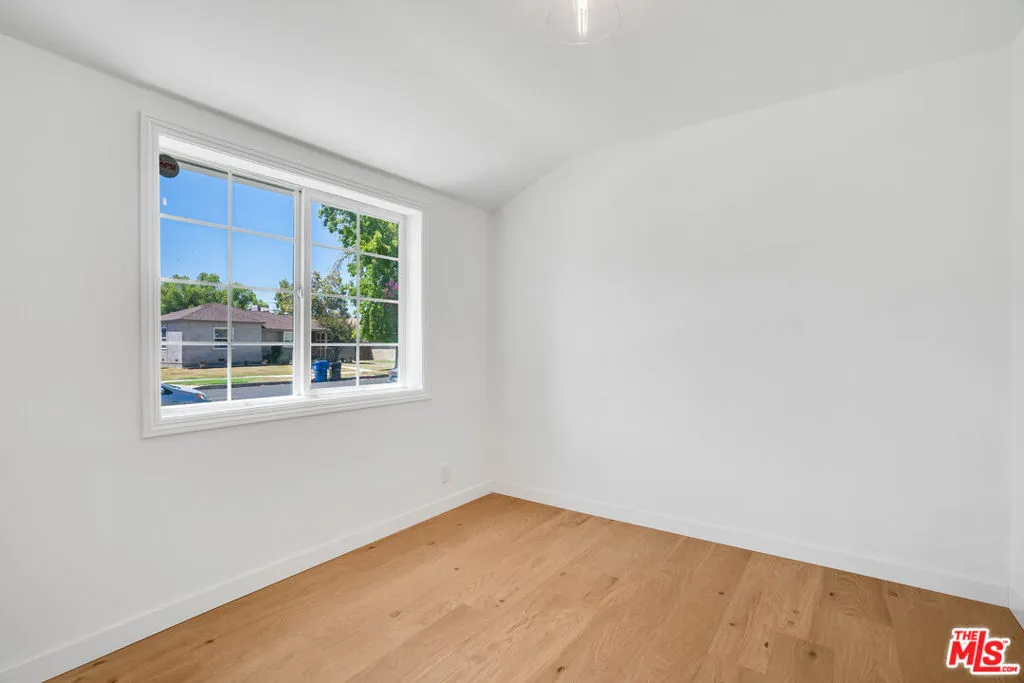 Tarzana, California 91335, United States, 3 Bedrooms Bedrooms, ,2 BathroomsBathrooms,Residential,Active,192305