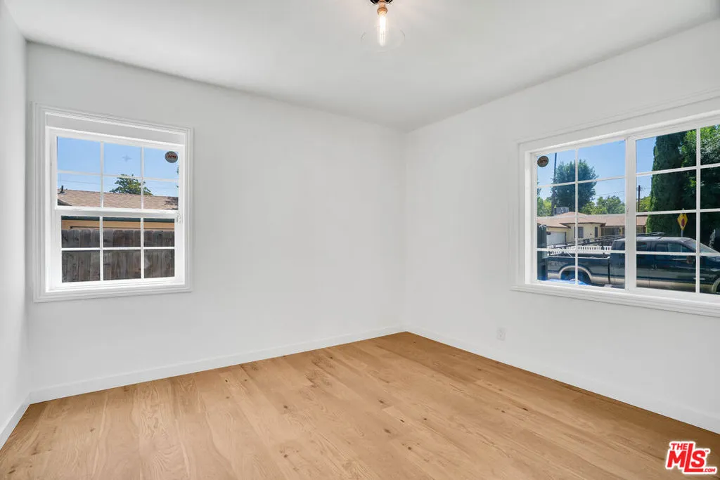 Tarzana, California 91335, United States, 3 Bedrooms Bedrooms, ,2 BathroomsBathrooms,Residential,Active,192305