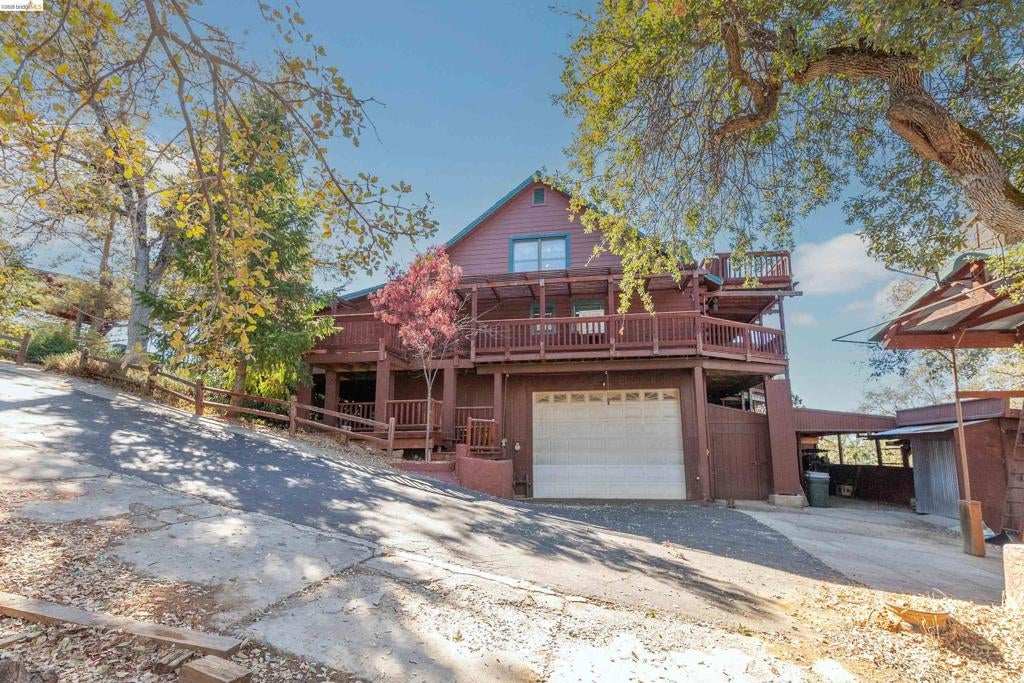 15800 Ridgefield Ct.
