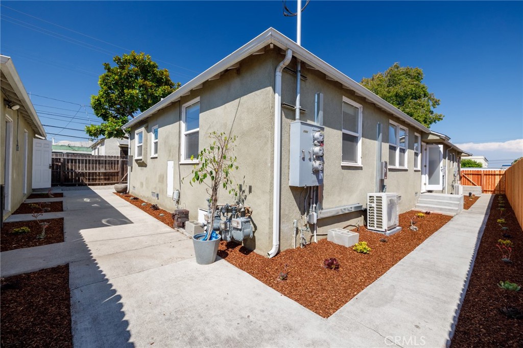 1723 Cabrillo Avenue