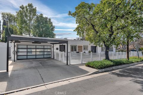 Tiny photo for 22736 Schoolcraft St, West Hills, CA 91307 (MLS # SR26153237)