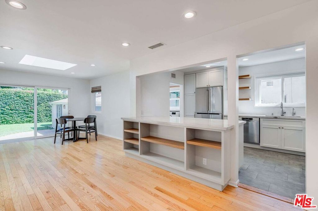 2578 Military Avenue