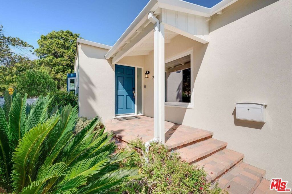 Photo of 2578 Military Avenue, Los Angeles, CA 90064 (MLS # 25600619)