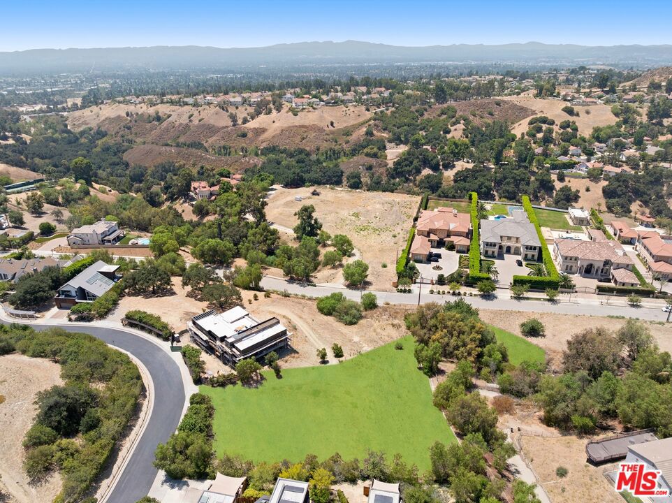 18149 Knoll Hill