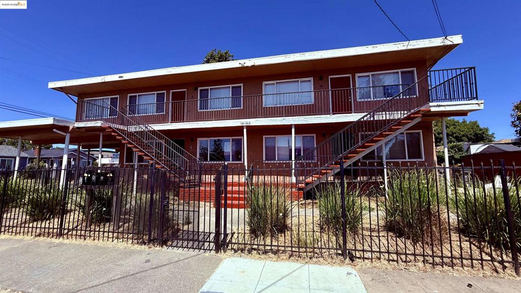 Community-style neighborhood, gated, with one dedicated parking carport and off street parking. Washer and dryer in each unit. Professionally managed by Amy at Proxima Realty, a native expert and boutique Real Estate firm serving all rounding counties. Renters insurance is required. The owner pays for water and garbage. Move in ready, property recently under went improvement for your enjoyment. Section 8 OHA