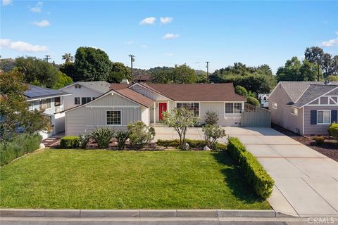 Photo of 420 E Myrtle Ave AVE, Glendora, CA 91741 (MLS # WS26115836)