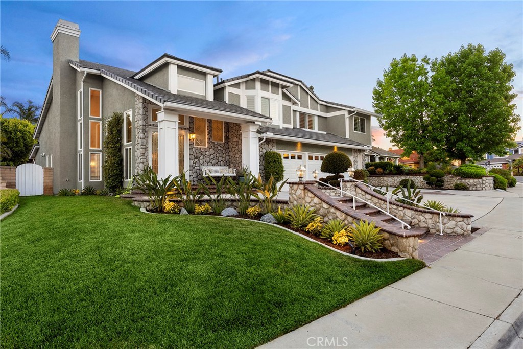 5210 Avenida De Kristine