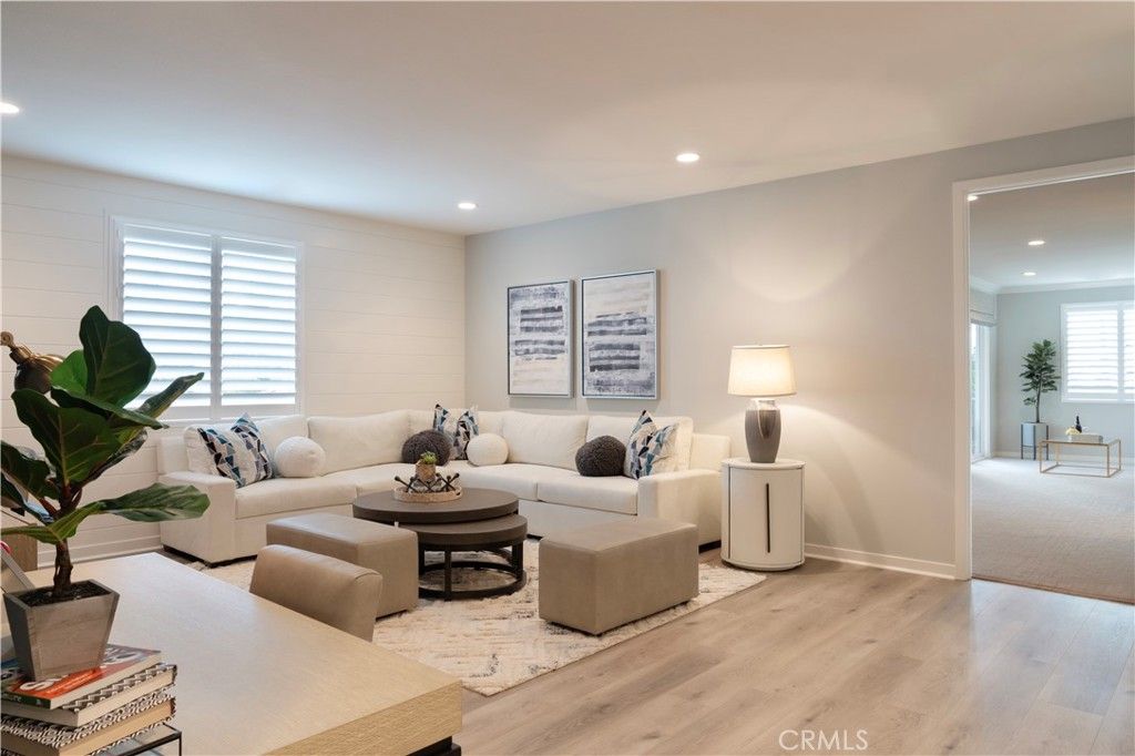 Photo of 6509 Canyon Oaks Drive, Simi Valley, CA 93063 (MLS # SR25263577)