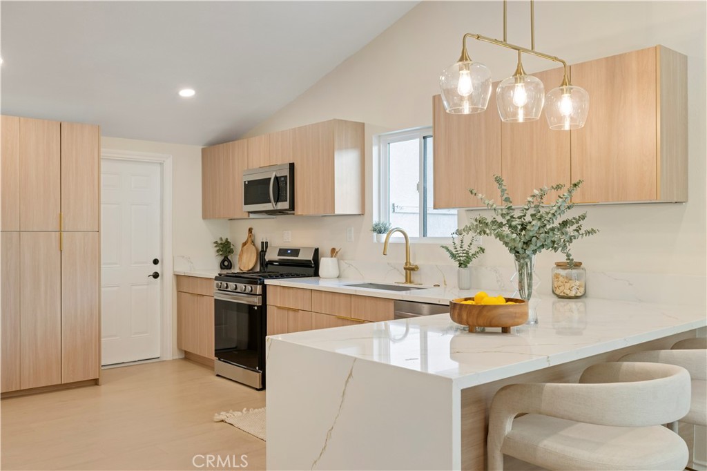 Shangri-La (1987/88) (SHLA) - Residential