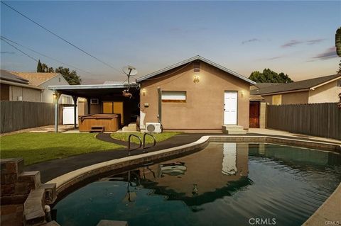 Photo of 19832 Welby, Winnetka, CA 91306 (MLS # SR25239955)