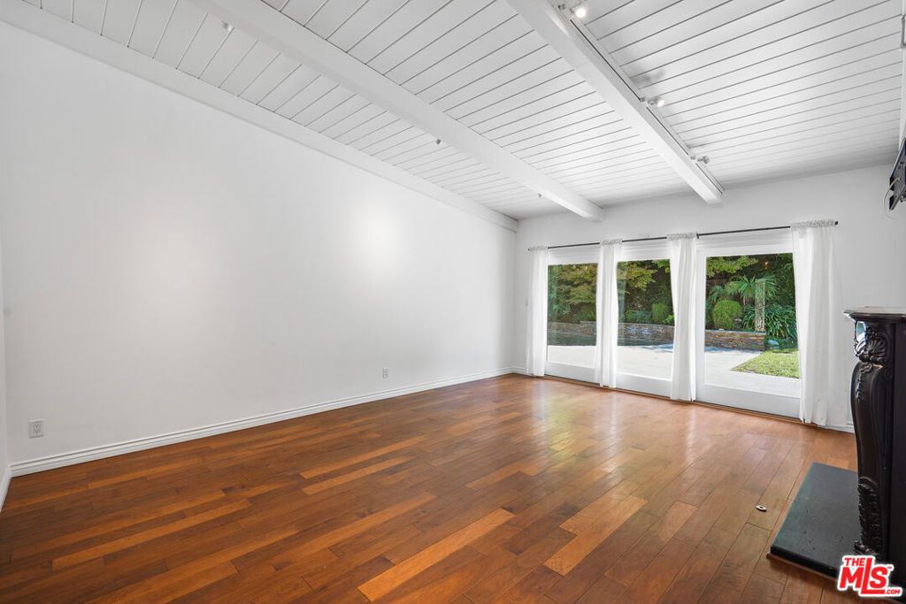 Photo of 23742 Kivik Street, Woodland Hills, CA 91367 (MLS # 25599641)
