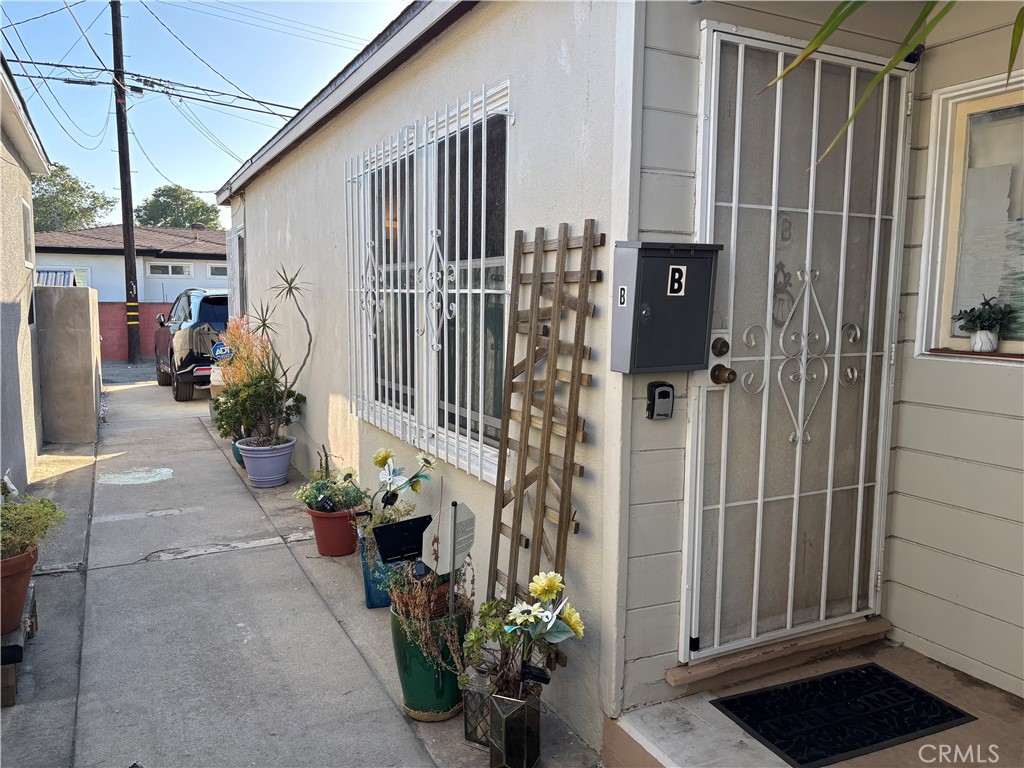 4921 S Centinela