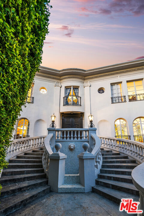 Properties 4 6533 Cahuenga Terrace