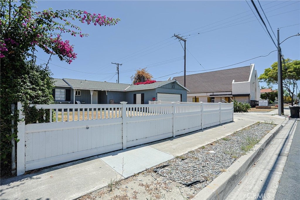 8802 Lampson Ave