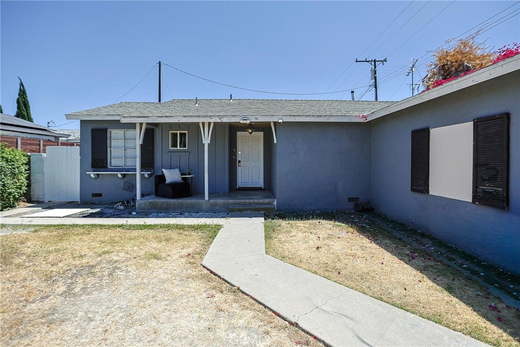 8802 Lampson Ave