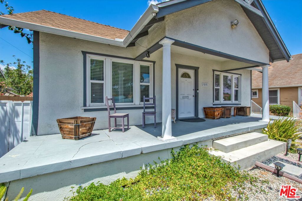 2051 W 78th Place