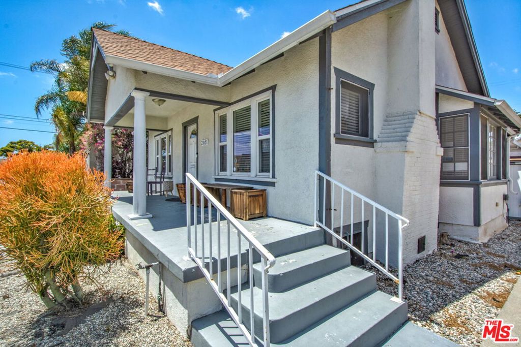 2051 W 78th Place