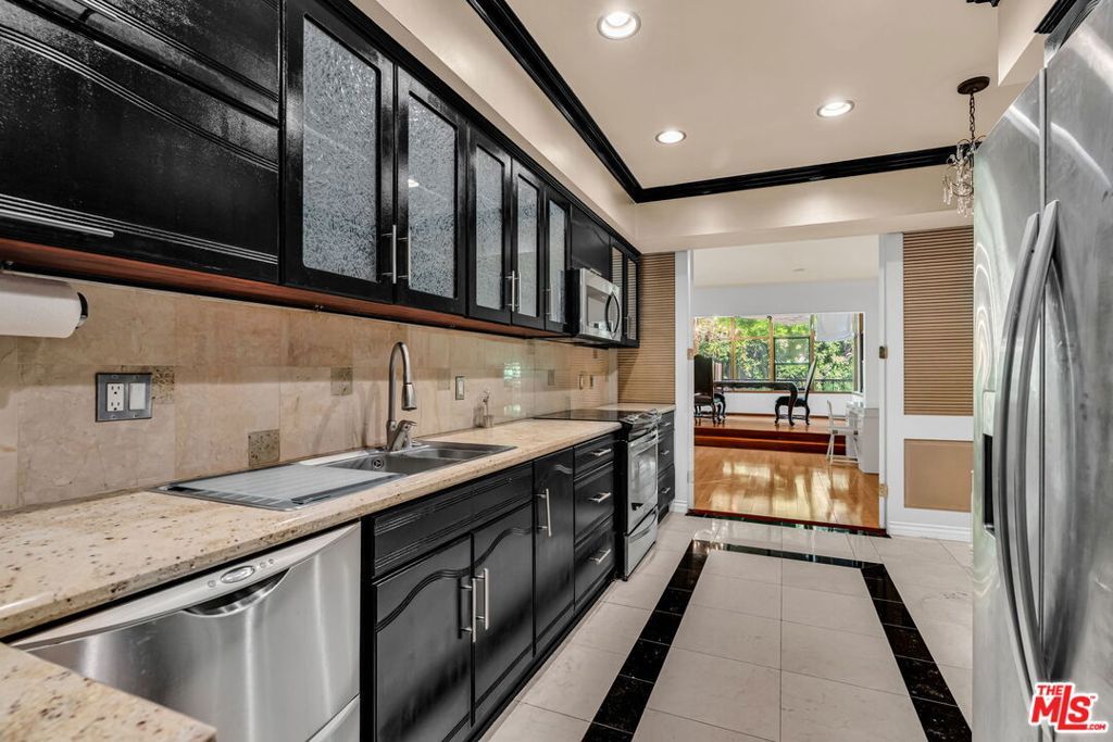 Photo of 1124 N Kings Road #102, West Hollywood, CA 90069 (MLS # 25601383)