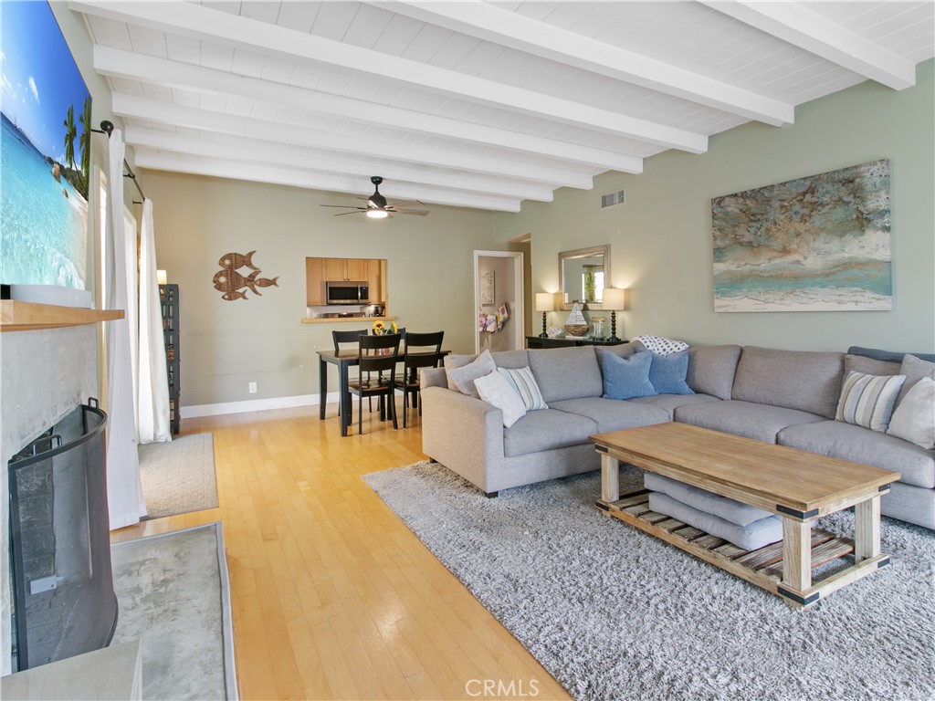 236 W Mariposa
