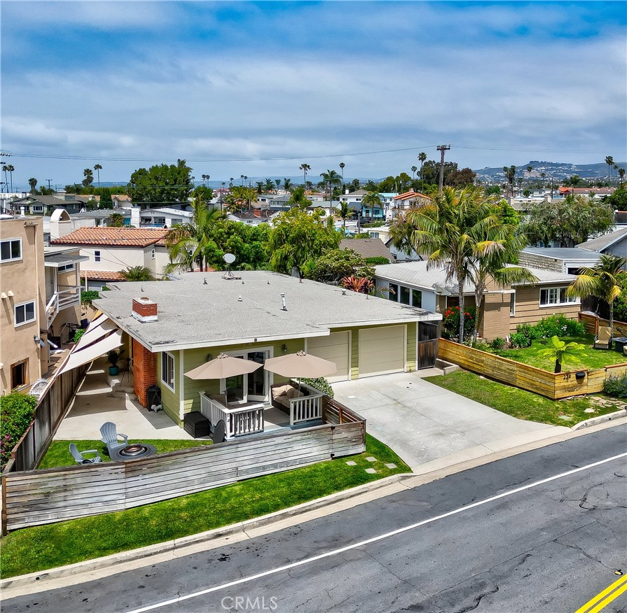 236 W Mariposa