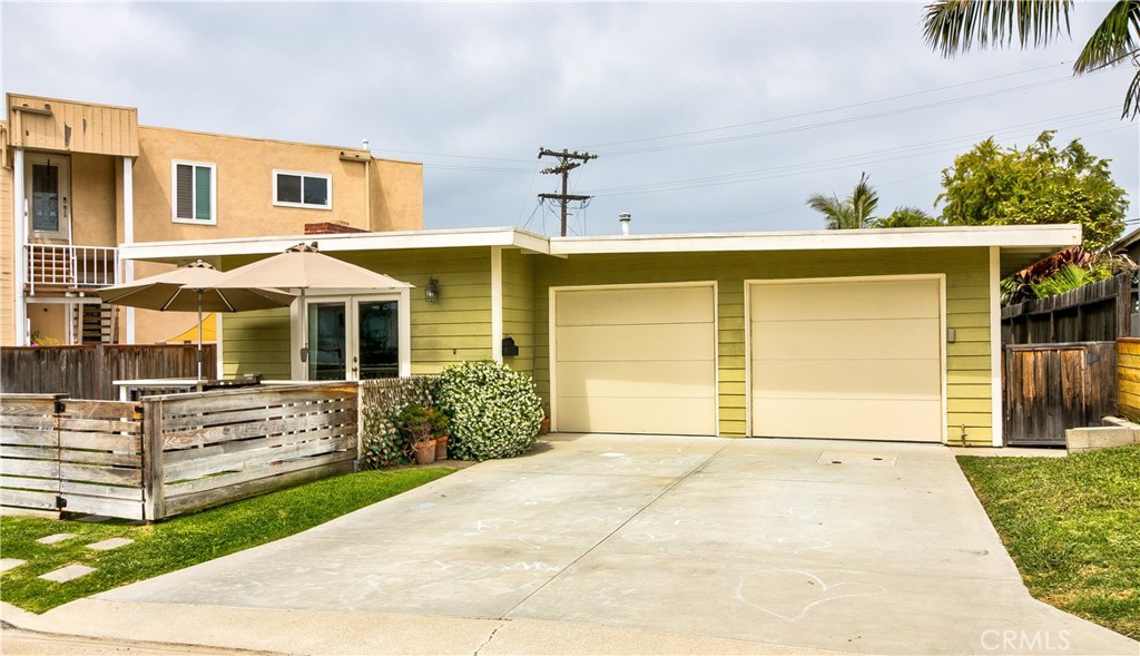 236 W Mariposa