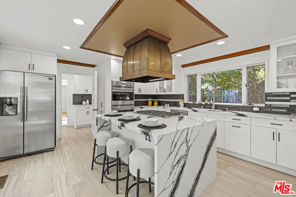 Los Angeles, California 90024, United States, 5 Bedrooms Bedrooms, ,8 BathroomsBathrooms,Residential,Active,210202