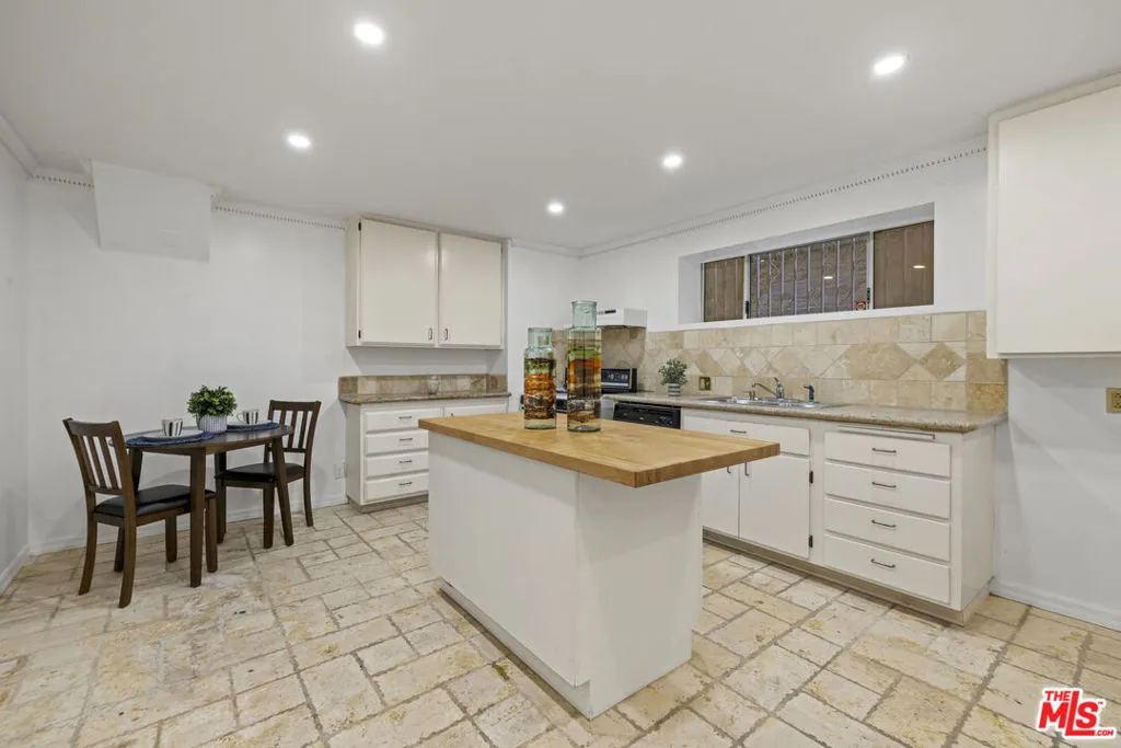 Los Angeles, California 90024, United States, 5 Bedrooms Bedrooms, ,8 BathroomsBathrooms,Residential,Active,210202