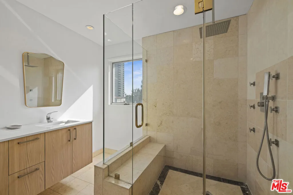 Los Angeles, California 90024, United States, 5 Bedrooms Bedrooms, ,8 BathroomsBathrooms,Residential,Active,210202