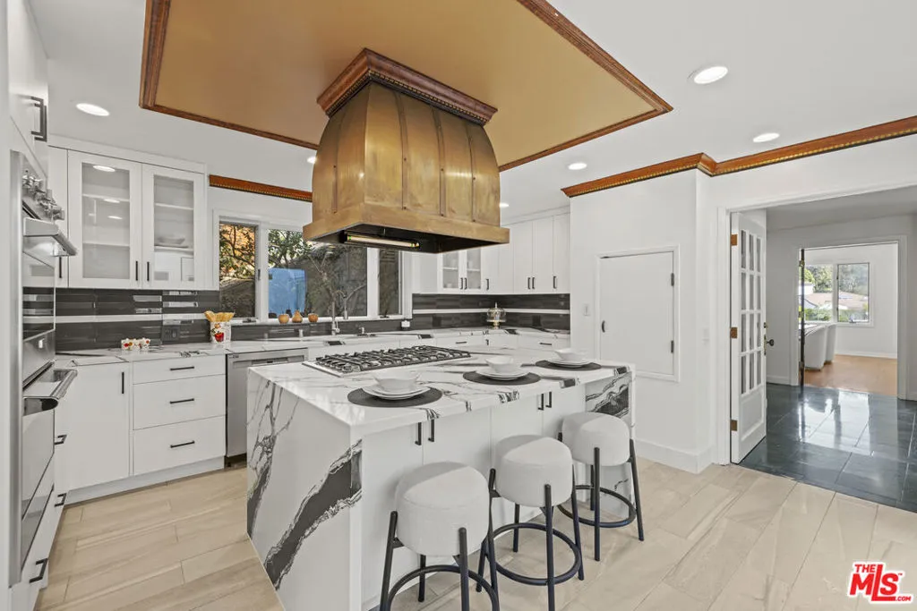 Los Angeles, California 90024, United States, 5 Bedrooms Bedrooms, ,8 BathroomsBathrooms,Residential,Active,210202