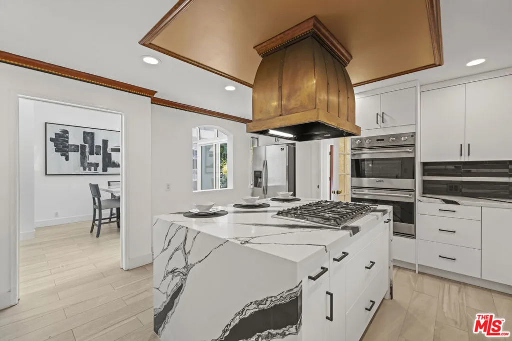 Los Angeles, California 90024, United States, 5 Bedrooms Bedrooms, ,8 BathroomsBathrooms,Residential,Active,210202