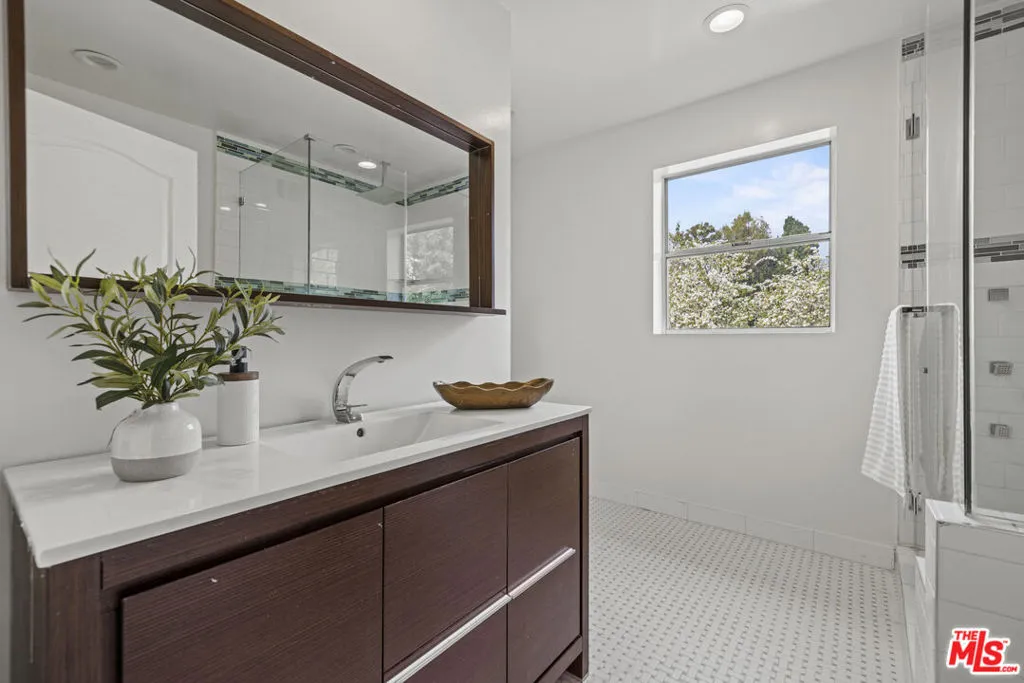 Los Angeles, California 90024, United States, 5 Bedrooms Bedrooms, ,8 BathroomsBathrooms,Residential,Active,210202