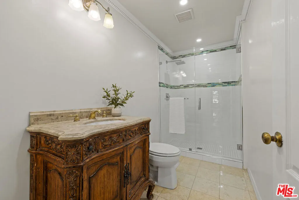 Los Angeles, California 90024, United States, 5 Bedrooms Bedrooms, ,8 BathroomsBathrooms,Residential,Active,210202