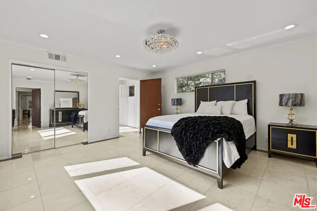 Los Angeles, California 90024, United States, 5 Bedrooms Bedrooms, ,8 BathroomsBathrooms,Residential,Active,210202