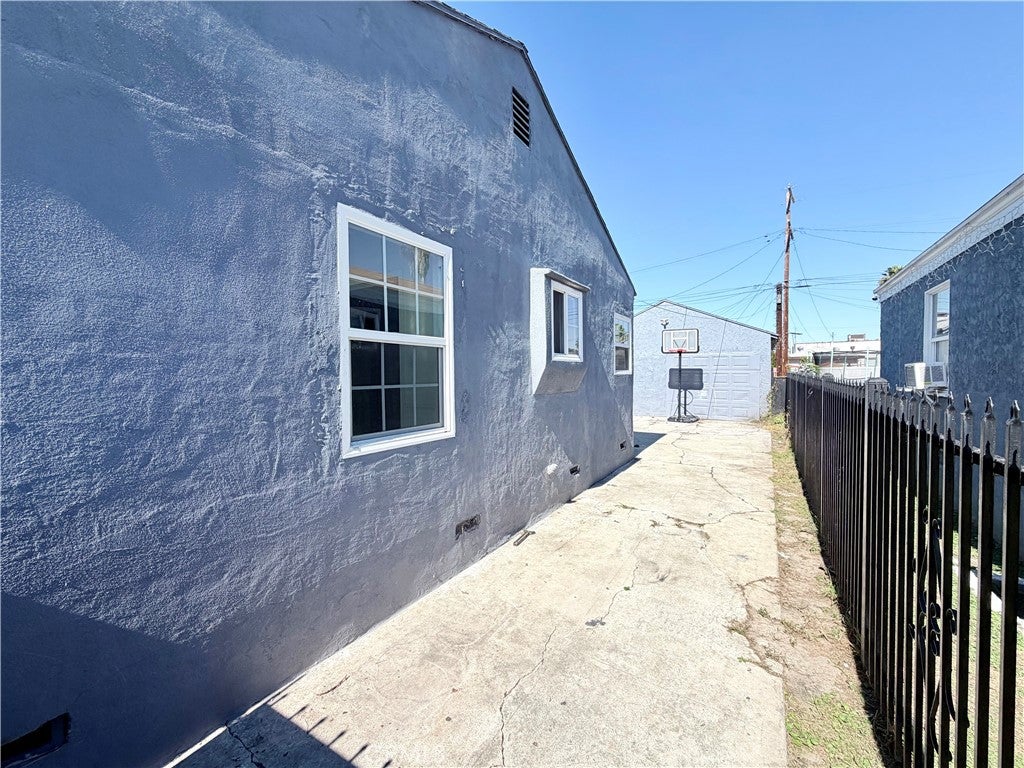 527 W Magnolia