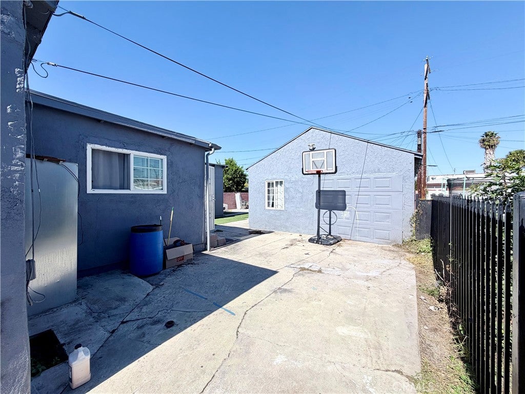 527 W Magnolia