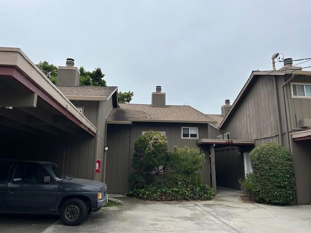 Aptos/Seacliff 1 bedroom 1 bathroom townhouse style unit with fireplace and fenced patio/yard. Onsite laundry and parking. Great location, walk to Seacliff State Beach and shopping.