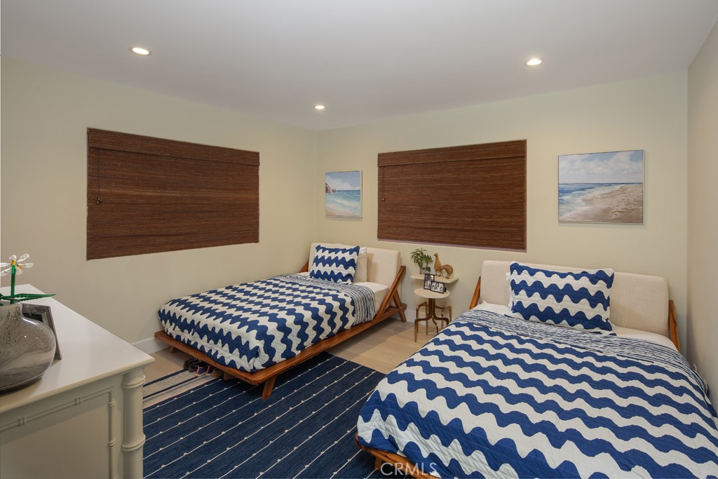 Corona del Mar South of PCH (CDMS) - Residential Lease