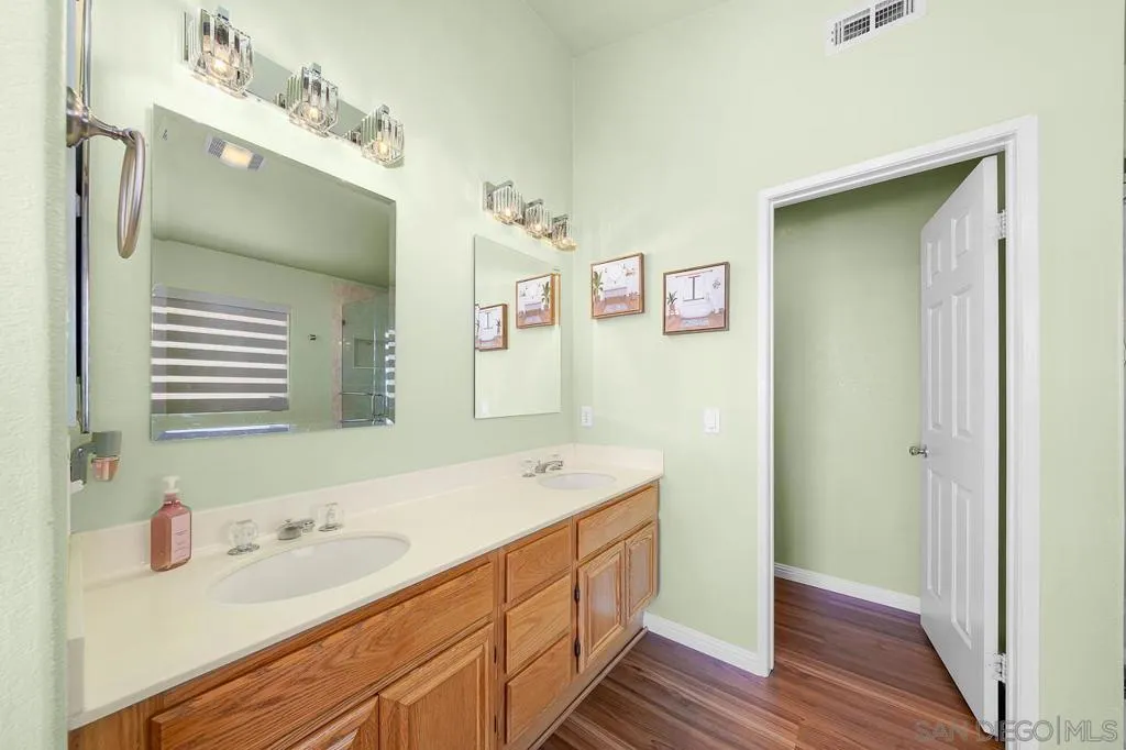 Alpine, California 91901, United States, 3 Bedrooms Bedrooms, ,2 BathroomsBathrooms,Residential,Active,190631