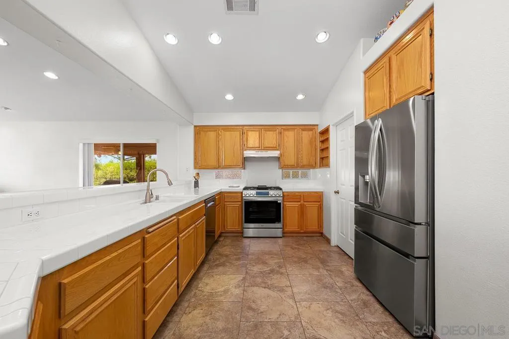 Alpine, California 91901, United States, 3 Bedrooms Bedrooms, ,2 BathroomsBathrooms,Residential,Active,190631