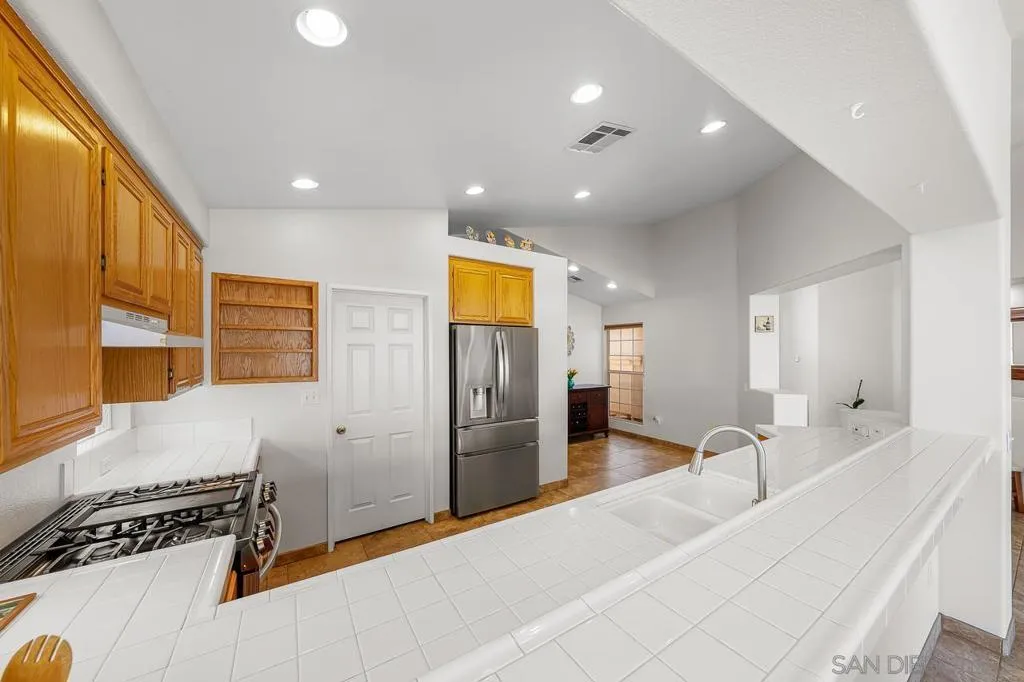 Alpine, California 91901, United States, 3 Bedrooms Bedrooms, ,2 BathroomsBathrooms,Residential,Active,190631