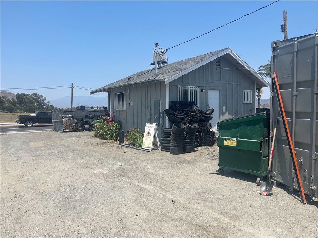 Great Investment Property in area of growth. Currently leased to international piping supply company. Property has lots of uses on busy road in growth west Hemet location. Seller may consider financing with strong down payment.