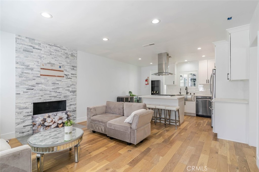 7315 Jamieson Avenue