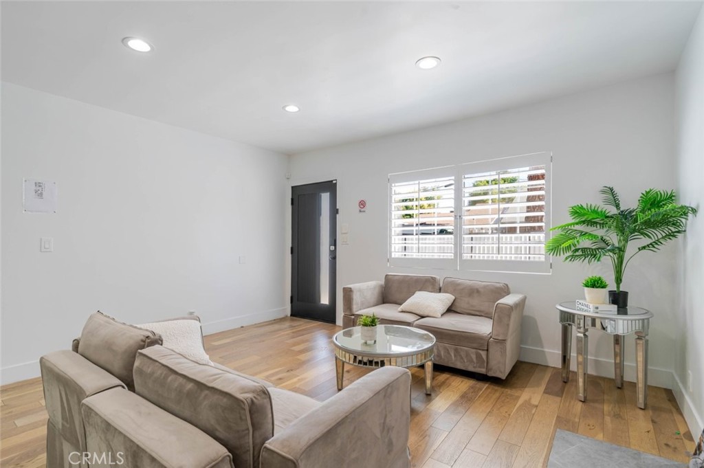 7315 Jamieson Avenue