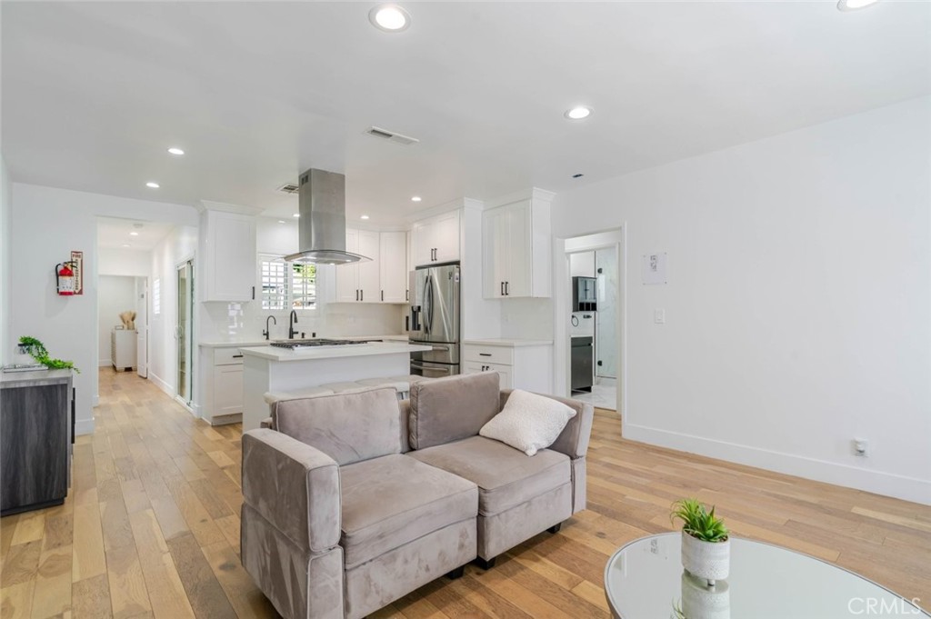 7315 Jamieson Avenue